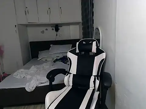 eattmebabyy online show from 03.20.26