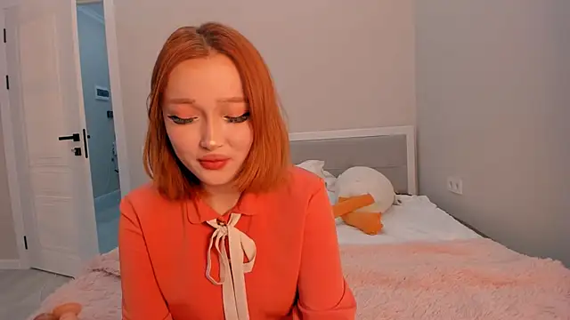 Snapshot of yuna_loon chatting on 10.01.25 yuna loon online show from 10.01.25