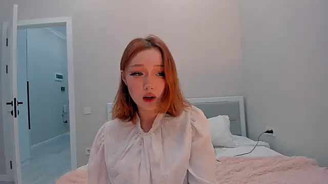 Snapshot of yuna_loon chatting on 10.02.25 yuna loon online show from 10.02.25