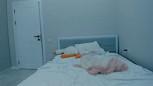 Snapshot of yuna_loon chatting on 10.03.25 yuna loon online show from 10.03.25