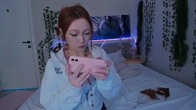 Snapshot of yuna_loon chatting on 12.04.25 yuna loon online show from 12.04.25