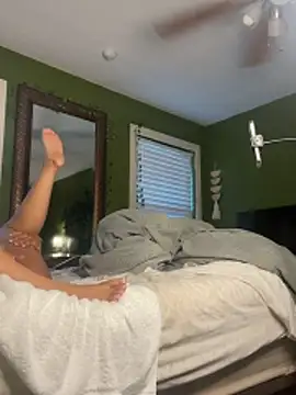 caramel  cremes online show from 11.17.25