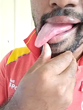 Snapshot of Negodabenga chatting on 10.28.25 Negodabenga online show from 10.28.25