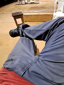 Snapshot of Negodabenga chatting on 10.31.25 Negodabenga online show from 10.31.25