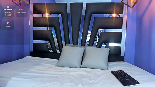 Snapshot of anne-brown13 chatting on 11.19.25 anne-brown13 online show from 11.19.25