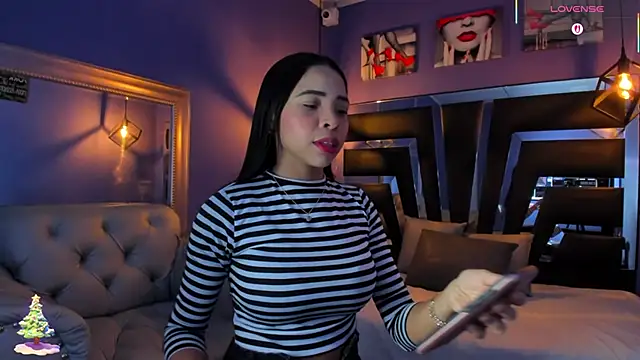 Snapshot of anne-brown13 chatting on 12.04.25 anne-brown13 online show from 12.04.25