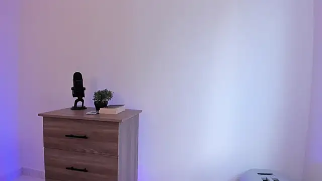 Kyleighc online show from 10.31.25