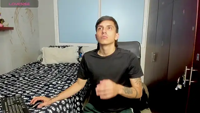 Snapshot of Noxx_starkK chatting on 11.22.25 Noxx starkK online show from 11.22.25