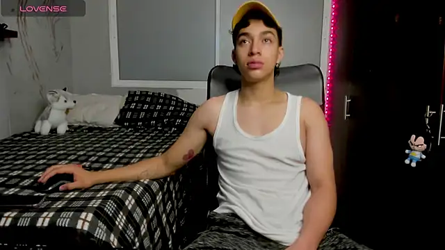 Snapshot of Noxx_starkK chatting on 12.02.25 Noxx starkK online show from 12.02.25