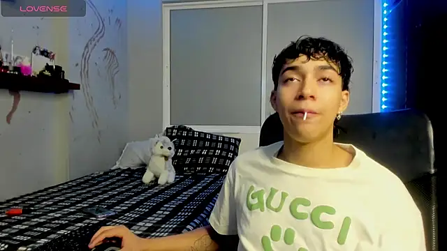 Snapshot of Noxx_starkK chatting on 12.04.25 Noxx starkK online show from 12.04.25