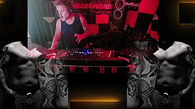 Snapshot of Wir2002Paar chatting on 10.25.25 Wir2002Paar online show from 10.25.25