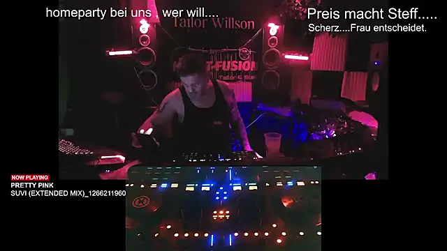 Snapshot of Wir2002Paar chatting on 11.15.25 Wir2002Paar online show from 11.15.25