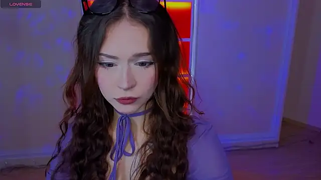 Snapshot of Adetta chatting on 11.05.25 Adetta online show from 11.05.25