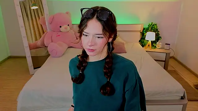 Snapshot of Adetta chatting on 11.16.25 Adetta online show from 11.16.25