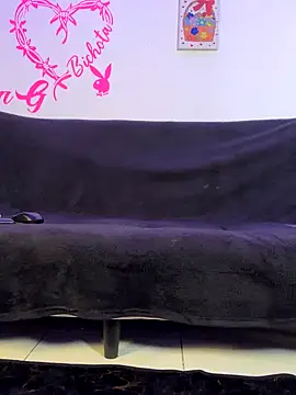 Snapshot of Valen_G111 chatting on 10.19.25 Valen G111 online show from 10.19.25