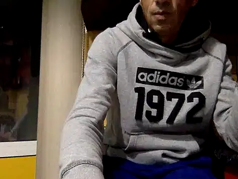 adiluci1 online show from 10.12.25