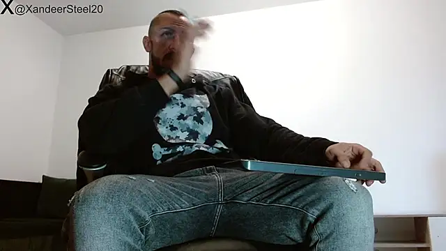Snapshot of Xandeer_Steel chatting on 10.03.25 Xandeer Steel online show from 10.03.25
