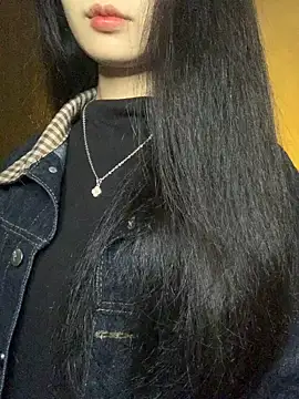 Nhinhi18 online show from 12.18.25