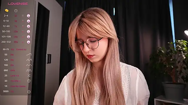 Snapshot of zegoii chatting on 10.22.25 zegoii online show from 10.22.25