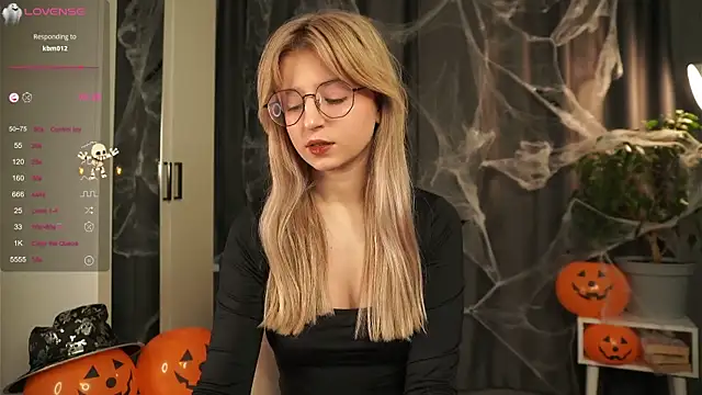 Snapshot of zegoii chatting on 10.29.25 zegoii online show from 10.29.25