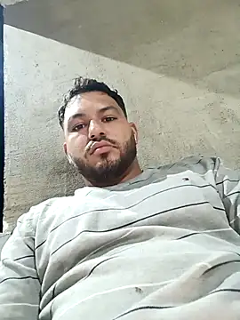 Snapshot of Frank0021 chatting on 11.21.25 Frank0021 online show from 11.21.25