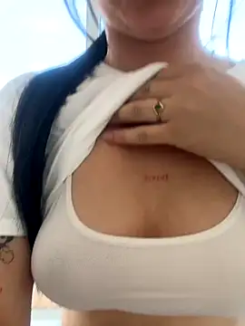 Snapshot of lucy_grey25 chatting on 11.08.25 lucy grey25 online show from 11.08.25