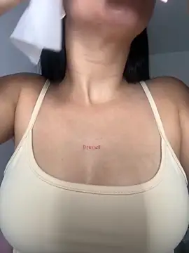 Snapshot of lucy_grey25 chatting on 11.10.25 lucy grey25 online show from 11.10.25