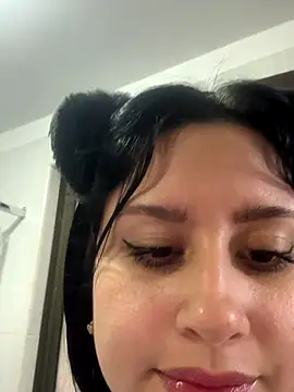 Snapshot of lucy_grey25 chatting on 11.25.25 lucy grey25 online show from 11.25.25