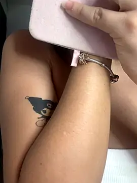 Snapshot of lucy_grey25 chatting on 12.15.25 lucy grey25 online show from 12.15.25