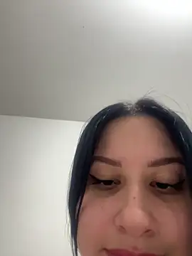 Snapshot of lucy_grey25 chatting on 12.17.25 lucy grey25 online show from 12.17.25