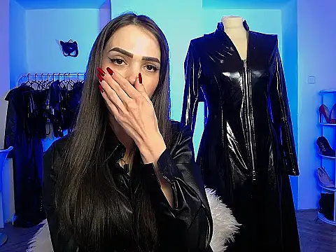 Snapshot of AlienaMoore chatting on 02.21.26 AlienaMoore online show from 02.21.26