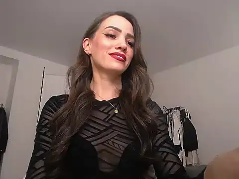 Snapshot of AlienaMoore chatting on 07.14.26 AlienaMoore online show from 07.14.26