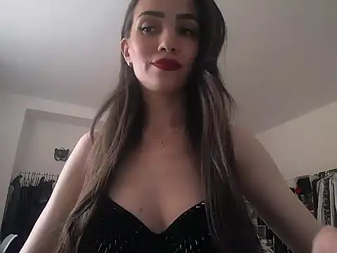 Snapshot of AlienaMoore chatting on 07.22.26 AlienaMoore online show from 07.22.26