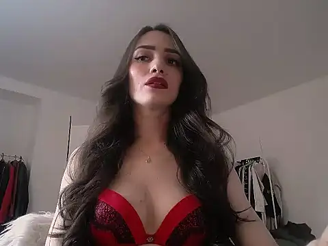 Snapshot of AlienaMoore chatting on 07.23.26 AlienaMoore online show from 07.23.26