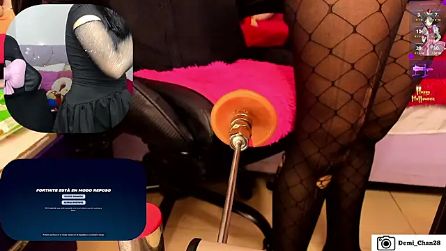 Snapshot of demi_chan chatting on 10.28.25 demi chan online show from 10.28.25