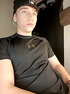 Snapshot of Logan_sixxer chatting on 09.21.25 Logan sixxer online show from 09.21.25