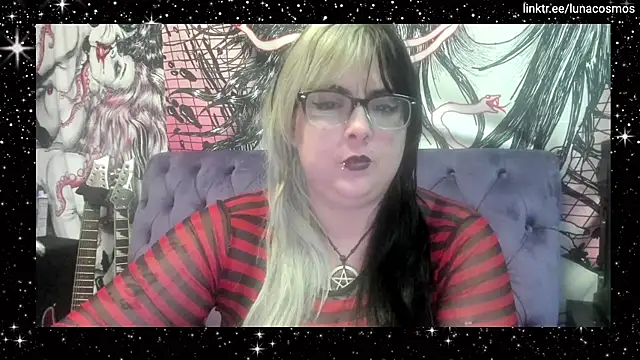 Snapshot of LunaCosmos chatting on 11.12.25 LunaCosmos online show from 11.12.25