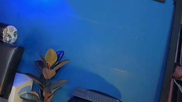 Snapshot of Hanzking01 chatting on 10.26.25 Hanzking01 online show from 10.26.25