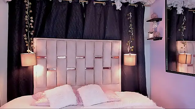 Snapshot of Hanzking01 chatting on 11.18.25 Hanzking01 online show from 11.18.25