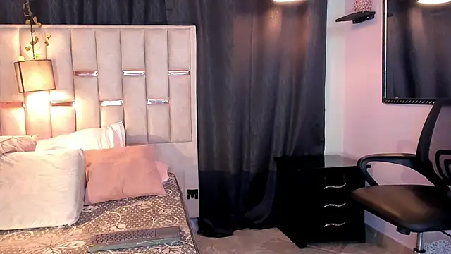 Snapshot of Hanzking01 chatting on 11.22.25 Hanzking01 online show from 11.22.25