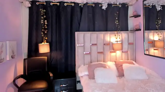 Snapshot of Hanzking01 chatting on 11.28.25 Hanzking01 online show from 11.28.25