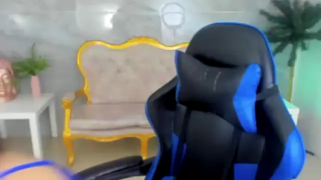 Snapshot of venuss09_s chatting on 10.29.25 venuss09 s online show from 10.29.25