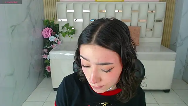 venuss09 s online show from 12.18.25