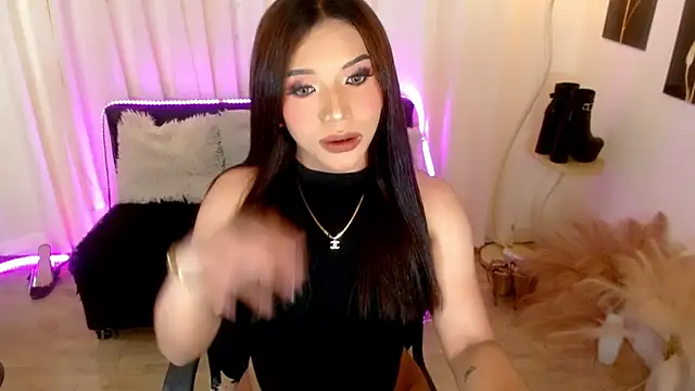 Snapshot of Ubanescka chatting on 11.19.25 Ubanescka online show from 11.19.25