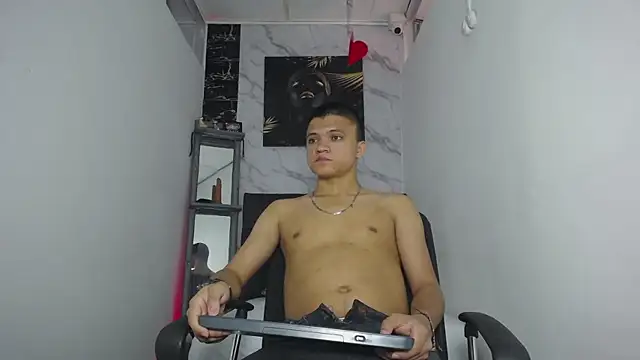 Snapshot of aly_n_sebas chatting on 09.18.25 aly n sebas online show from 09.18.25