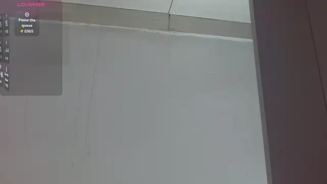 Snapshot of Aily_star chatting on 12.21.25 Aily star online show from 12.21.25