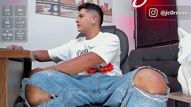 Snapshot of _Juanes chatting on 09.13.25 Juanes online show from 09.13.25