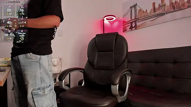 Snapshot of _Juanes chatting on 11.26.25 Juanes online show from 11.26.25