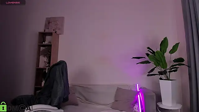 Kati Li online show from 02.13.26