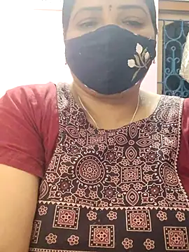 Snapshot of lathikaqueentamil chatting on 10.05.25 lathikaqueentamil online show from 10.05.25